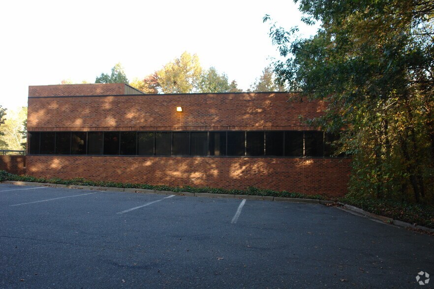 More Photos Of 3731 Latrobe Dr, Charlotte Office For Lease