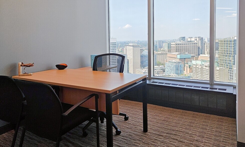 More Photos Of 1 Dundas St W, Toronto Coworking Space