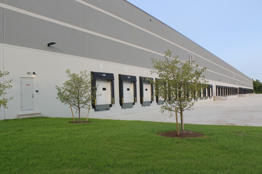 More Photos Of 237 E Main St, Norton Unknown For Lease