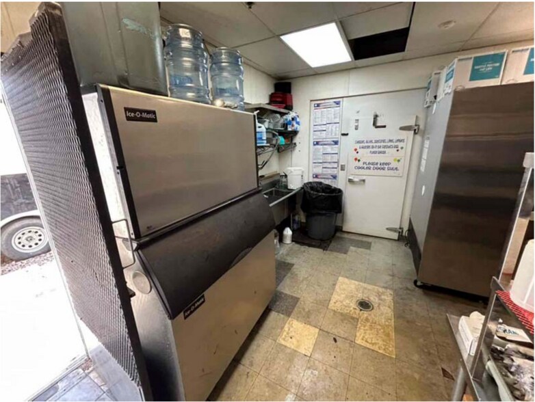 More Photos Of 5957 Terminal Avenue Ave, Colorado Springs Bar For Sale