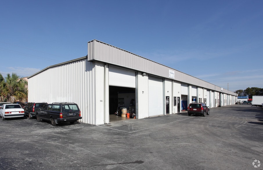 Primary Photo Of 2420 Concorde Dr, Fort Myers Warehouse For Lease