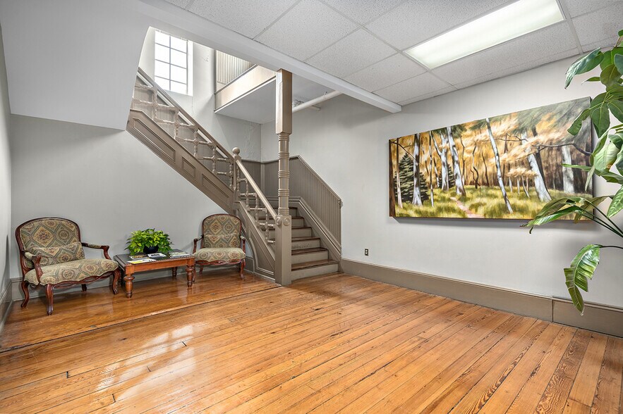 More Photos Of 9 SW Pack Sq, Asheville Office For Lease
