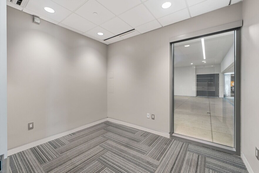 More Photos Of 1700 Post Oak Blvd, Houston Office For Lease