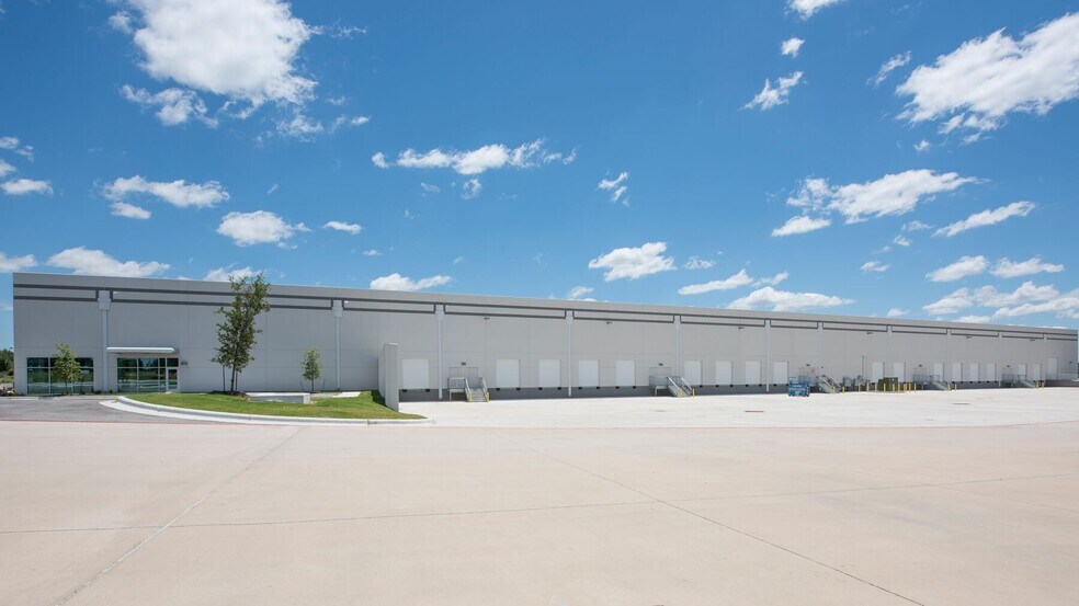 More Photos Of 401 Center Ridge Dr, Austin Flex For Lease