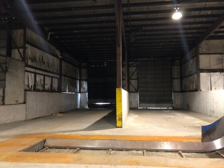 More Photos Of 18 Water Works Dr, Hooksett Warehouse For Lease