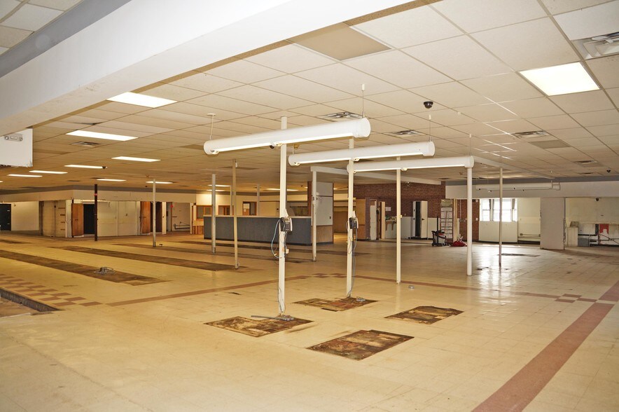 More Photos Of 130 S Main St, Fredericktown Storefront For Sale