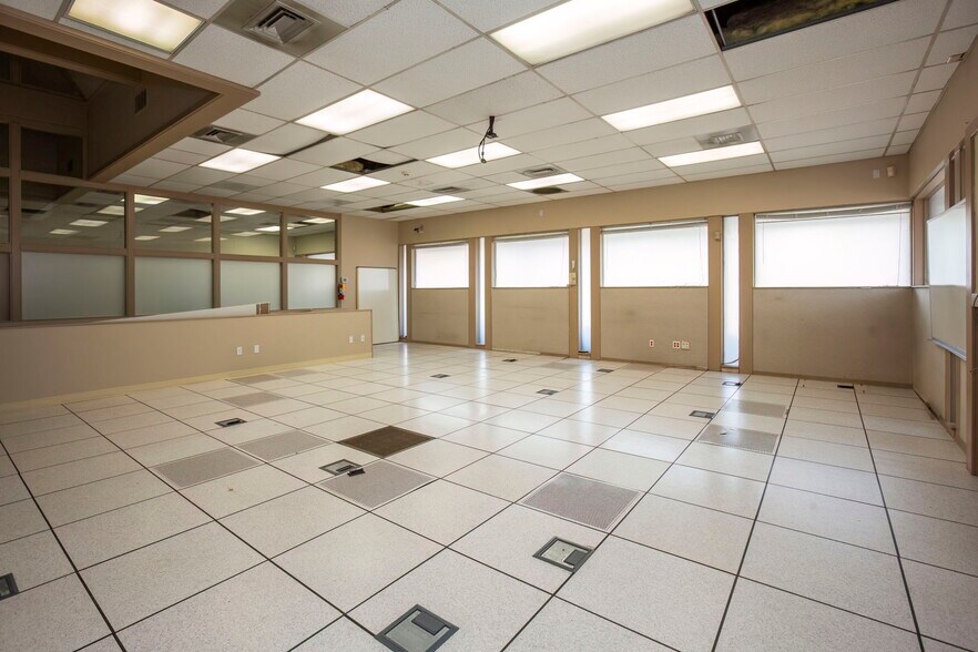More Photos Of 873-875 6th St, Bremerton Bank For Lease