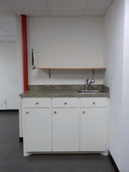 More Photos Of 3700 N 10th St, McAllen Office For Lease