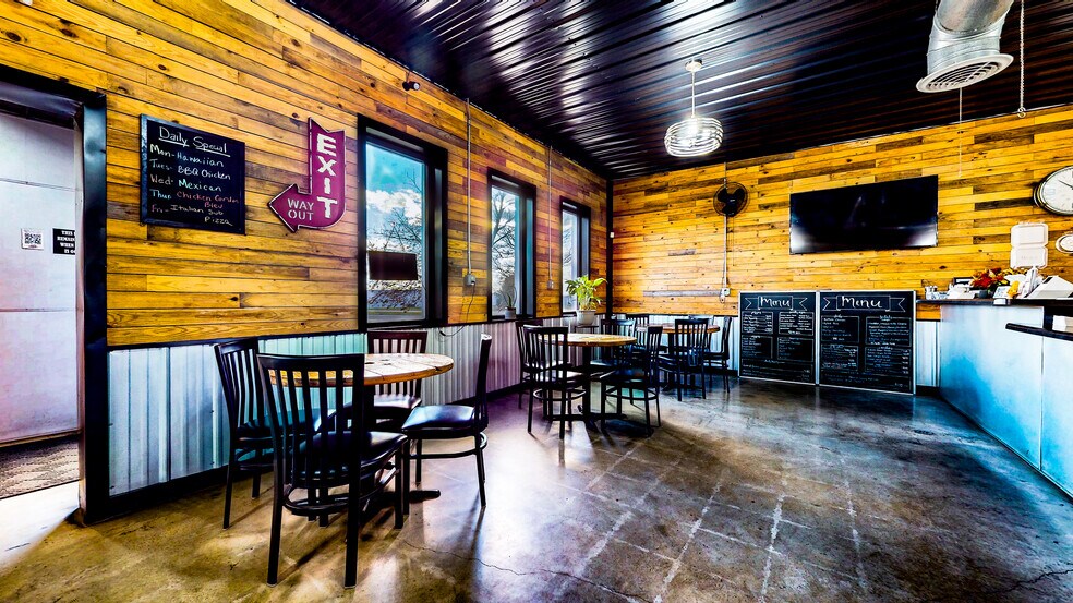More Photos Of 1794 Harrington Memorial Rd, Mansfield Bar For Sale