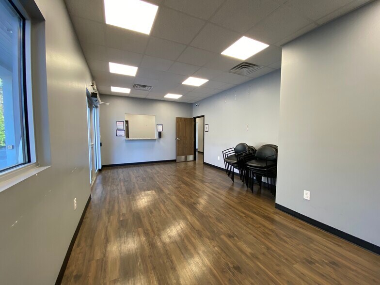 More Photos Of 2221 John Williams Blvd, Bedford Office For Sale