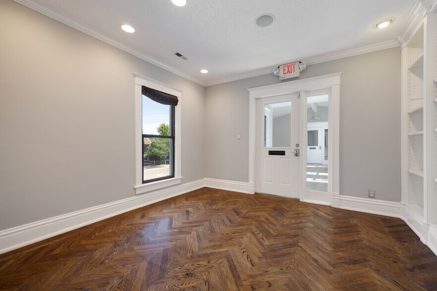 More Photos Of 121 N Washington St, Naperville Medical For Lease