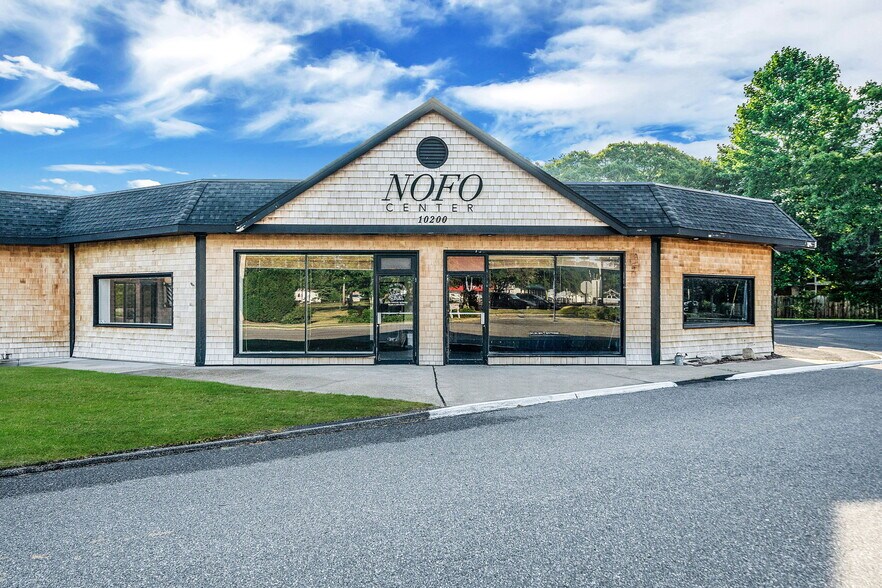 More Photos Of 10200 Main Rd, Mattituck Medical For Lease