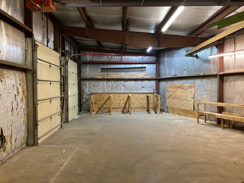 More Photos Of 429-431 Tower Ave, Superior Manufacturing For Sale