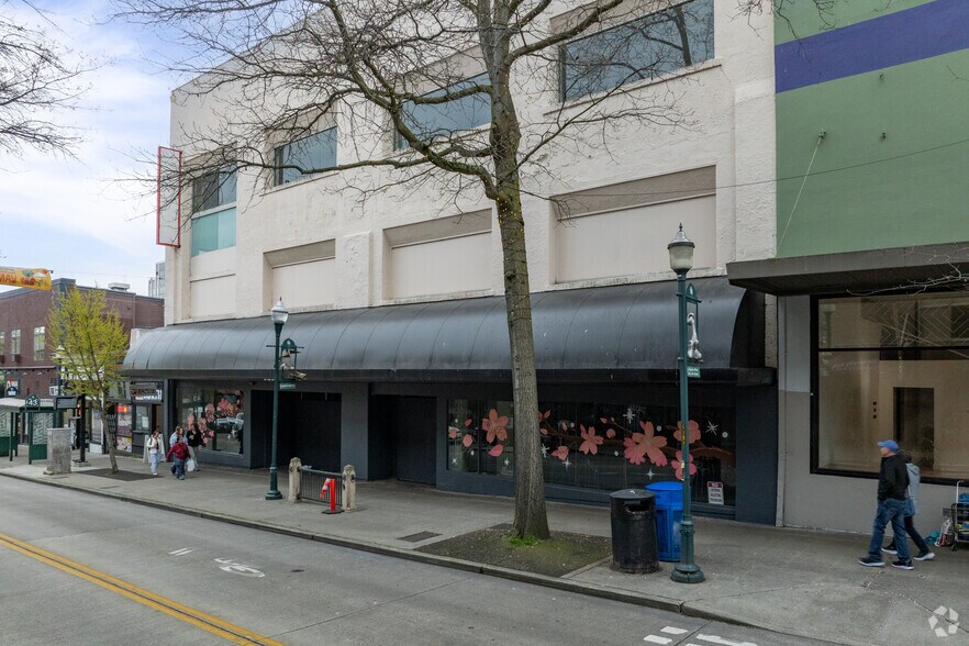 More Photos Of 4315 NE University Way, Seattle Storefront For Lease