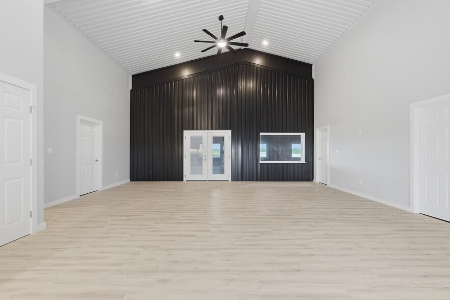 More Photos Of 15850 Salado Airport Rd, Salado Airplane Hangar For Sale