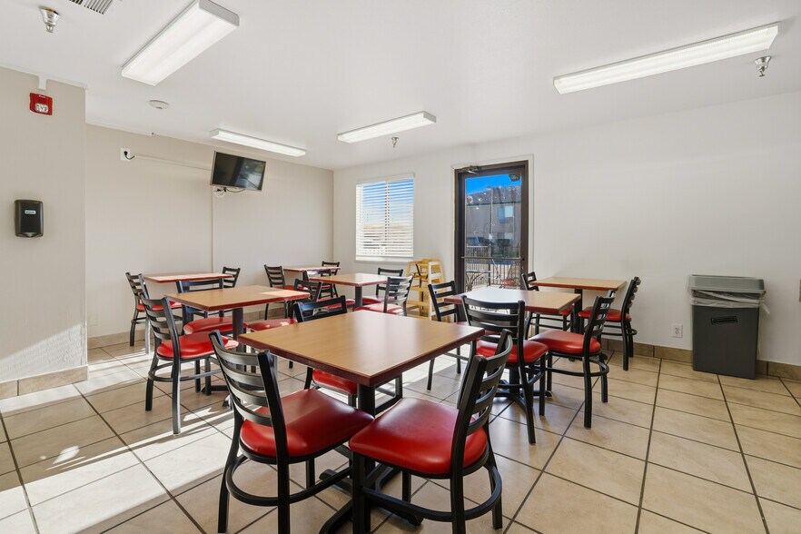 More Photos Of 1575 S Meridian Rd, Meridian Hotel For Sale