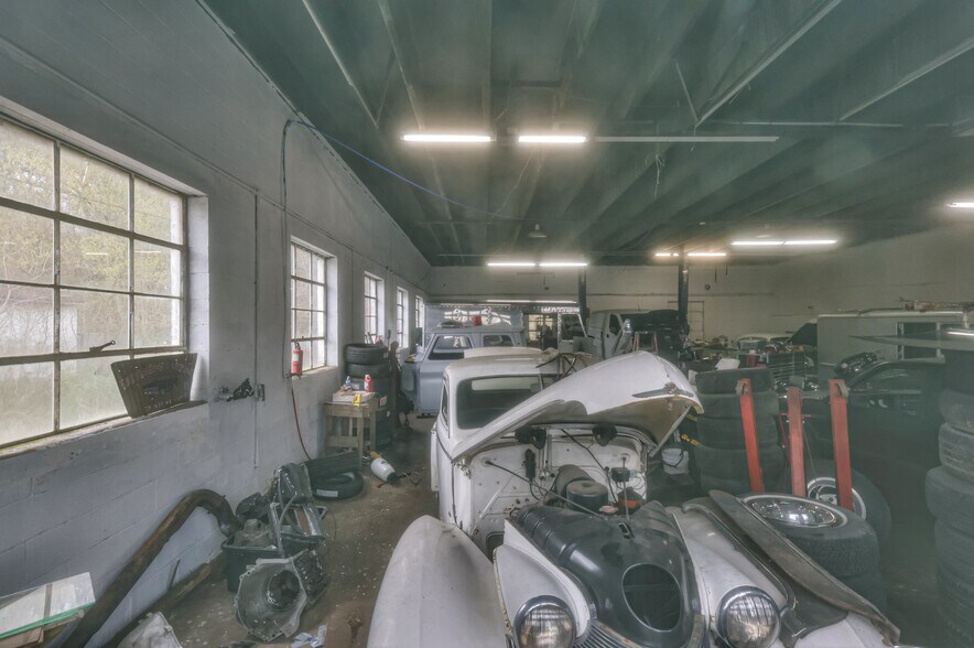 More Photos Of 290 Main St, Red Boiling Springs General Retail For Sale