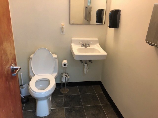 More Photos Of 21155 Whitfield Pl, Sterling Office For Sale