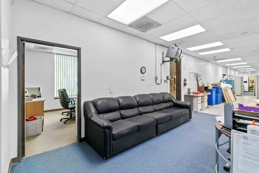 More Photos Of 9036 Winnetka Ave, Northridge Loft Creative Space For Lease