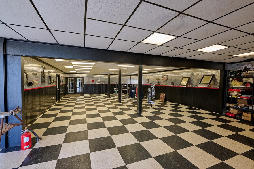 More Photos Of 7464 Sharon Mercer Rd, Mercer General Retail For Sale
