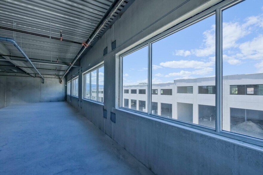 More Photos Of 3179 Appaloosa Rd, Kelowna Warehouse For Sale