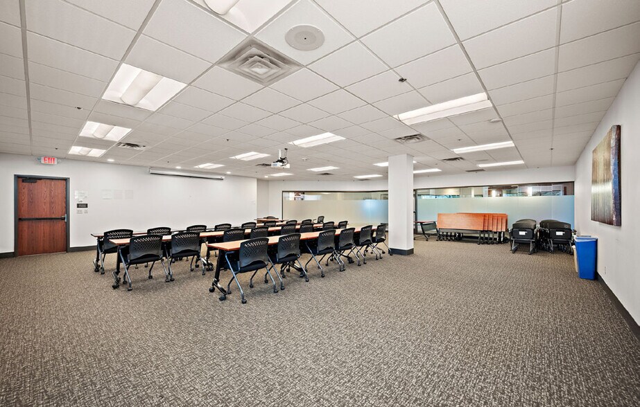 More Photos Of 7100 Northland Cir N, Brooklyn Park Office For Lease