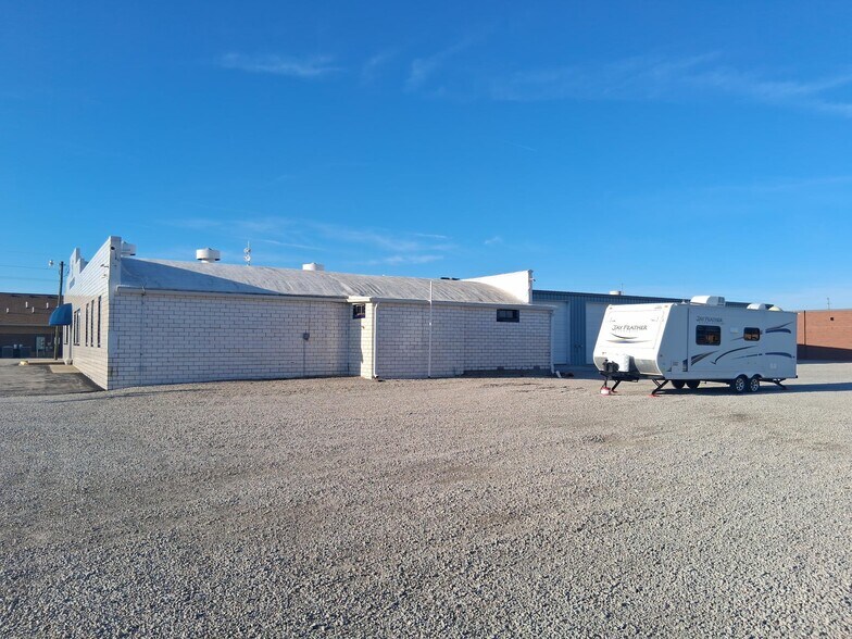 More Photos Of 1117 N Old Route 66, Litchfield General Retail For Sale