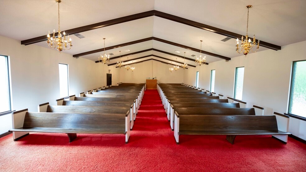More Photos Of 123 N 5th St, Cochran Religious Facility For Sale