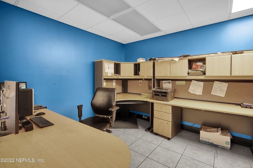 More Photos Of 4104 St Augustine Rd, Jacksonville Light Distribution For Sale