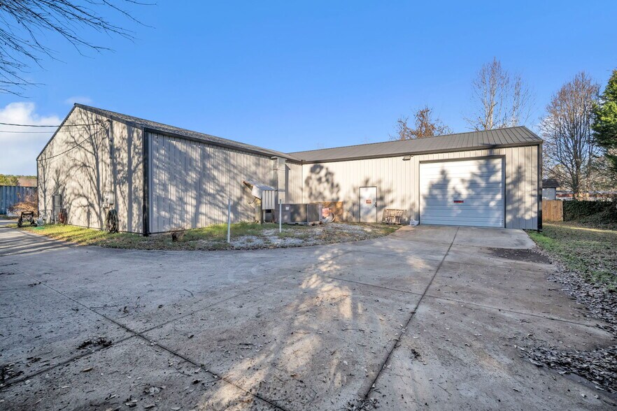 More Photos Of 4271 Calhoun Memorial Hwy, Easley Showroom For Sale