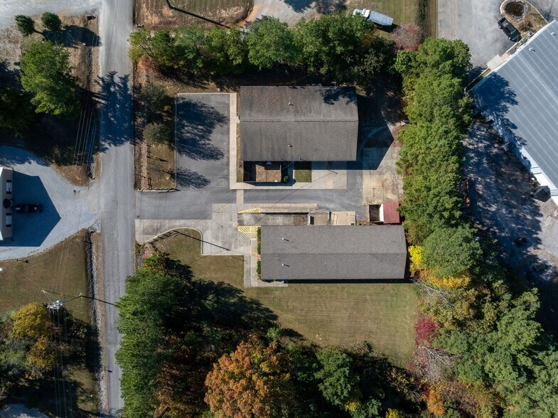 More Photos Of 7107 Juniper Rd, Fairview Showroom For Sale