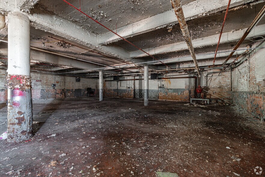 More Photos Of 40 E Garfield Blvd, Chicago Flex For Sale