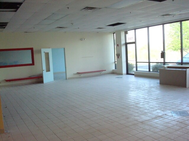 More Photos Of 11300-11314 W Southwest Hwy, Orland Park Storefront Retail Office For Lease