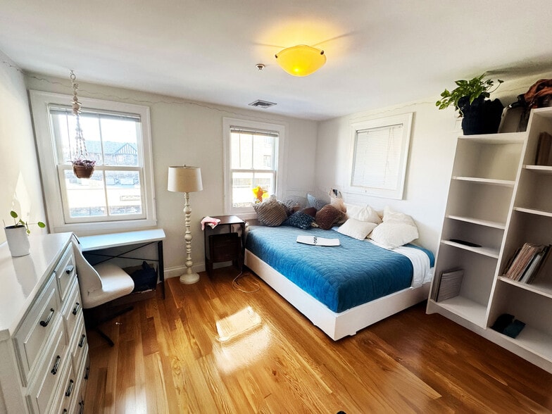 More Photos Of 1110 Massachusetts Ave, Cambridge Apartments For Sale