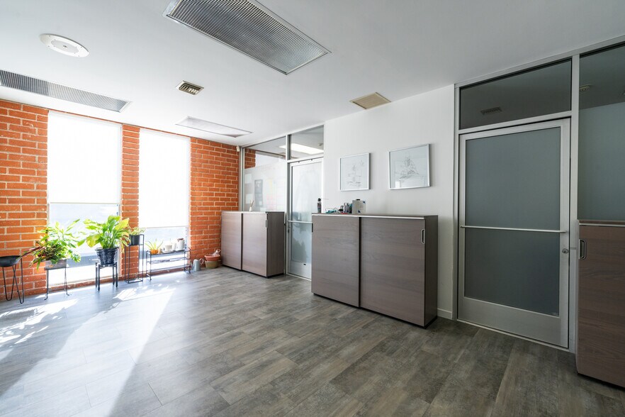 More Photos Of 690 E Green St, Pasadena Office For Lease