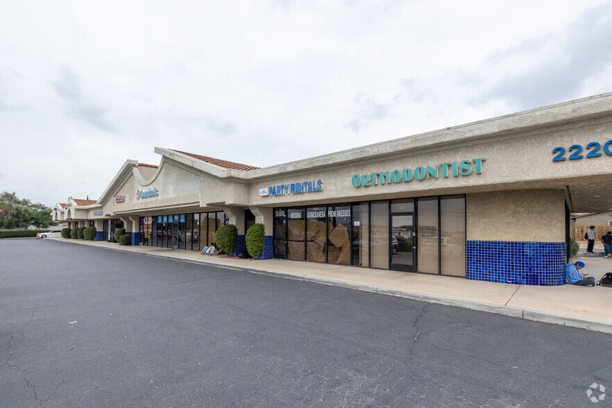More Photos Of 2220 N Moorpark Rd, Thousand Oaks Freestanding For Lease
