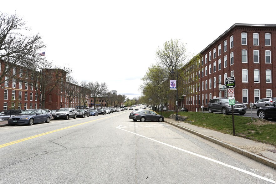 More Photos Of 670 N Commercial St, Manchester Apartments For Lease