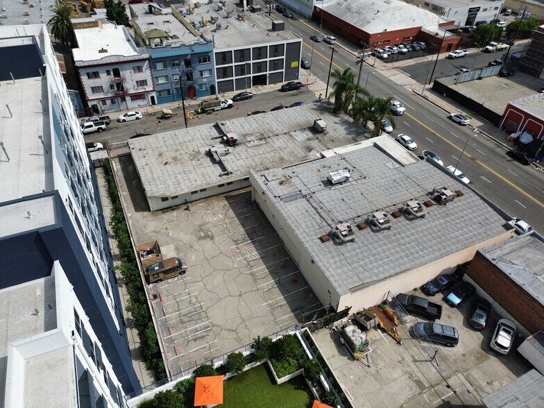 More Photos Of 2501 S Hill St, Los Angeles Office For Sale