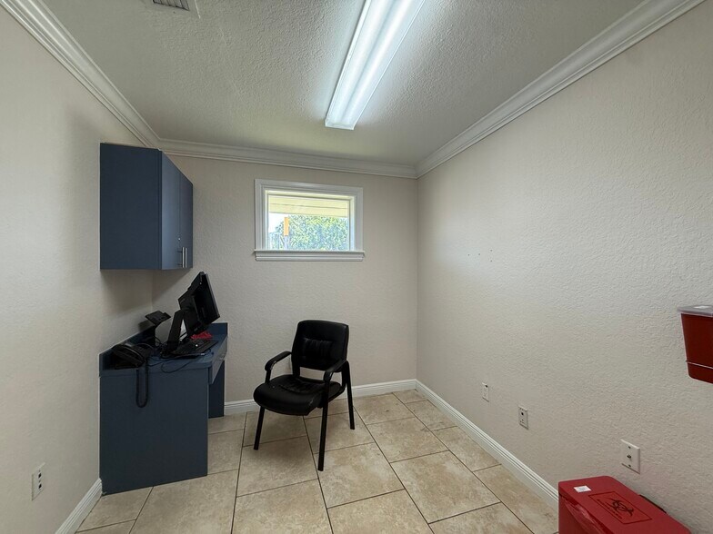 More Photos Of 9611 SW 40th St, Miami Medical For Sale
