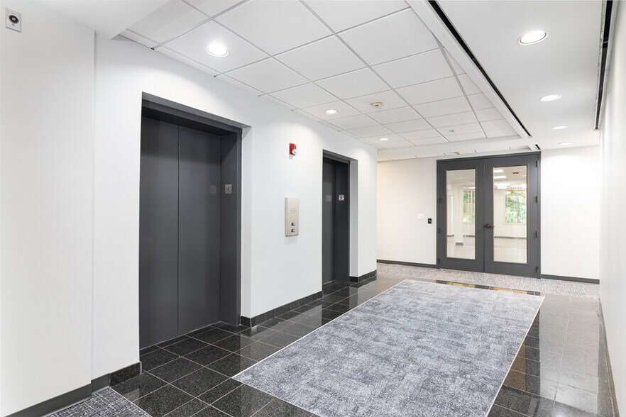 More Photos Of 2700 Cumberland Pky SE, Atlanta Coworking Space