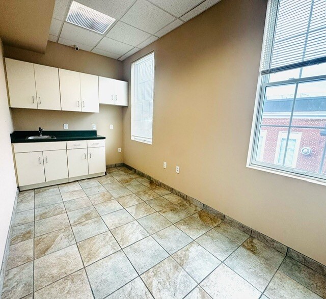 More Photos Of 42 E Main St, Freehold Medical For Lease