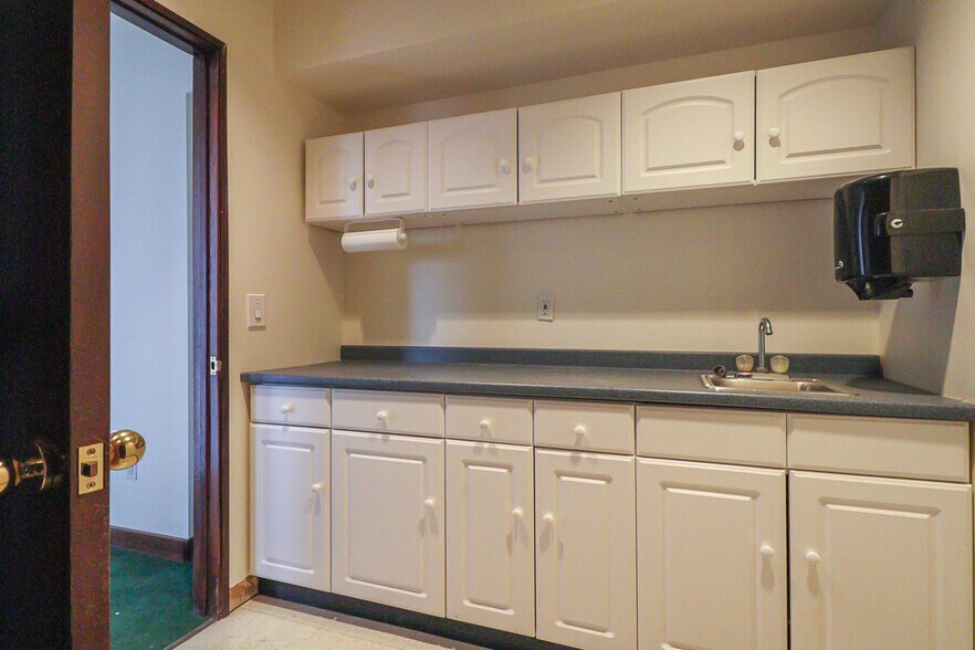 More Photos Of 108-122 W Jefferson St, Syracuse Office Residential For Lease