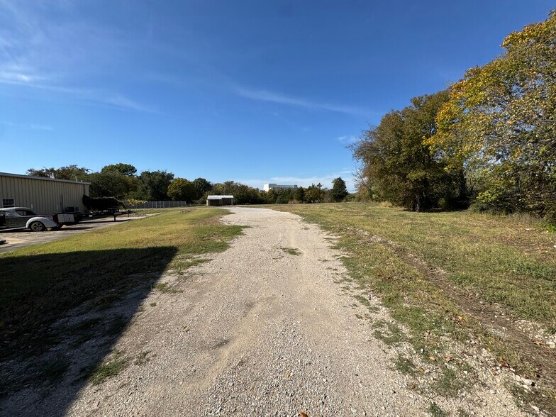 More Photos Of 400 E Jackson St, Broken Arrow Warehouse For Lease