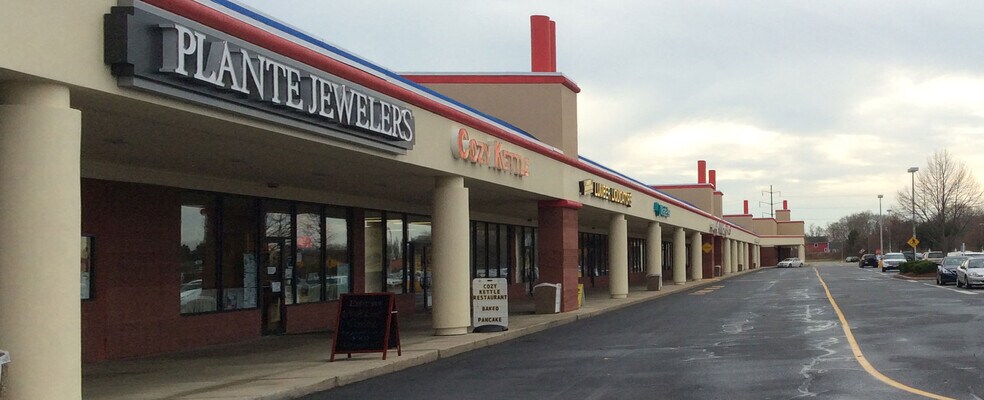 More Photos Of 207 Swansea Mall Dr, Swansea Unknown For Lease