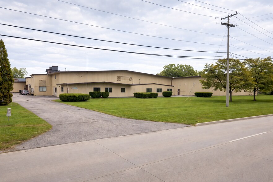 More Photos Of 1631 Dove St, Port Huron Warehouse For Lease