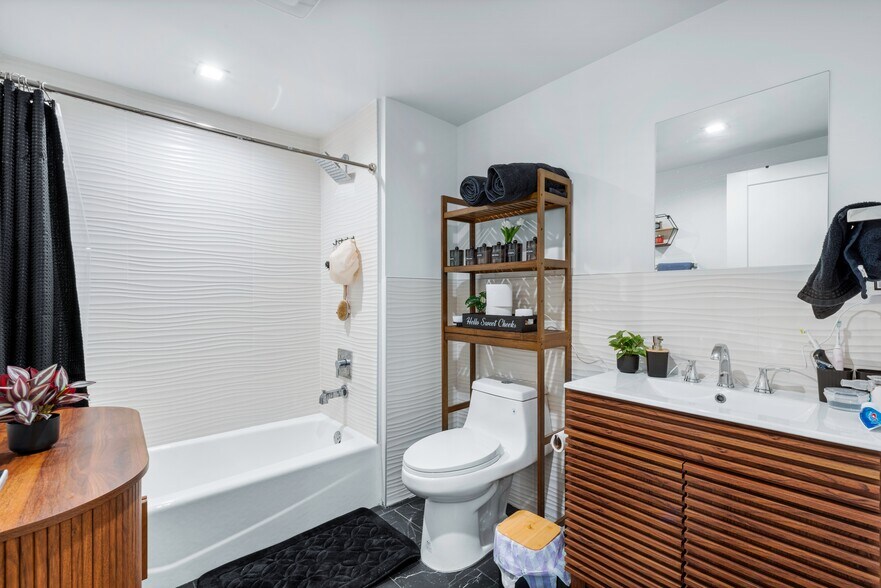 More Photos Of 473 E 55th St, Long Beach Apartments For Sale