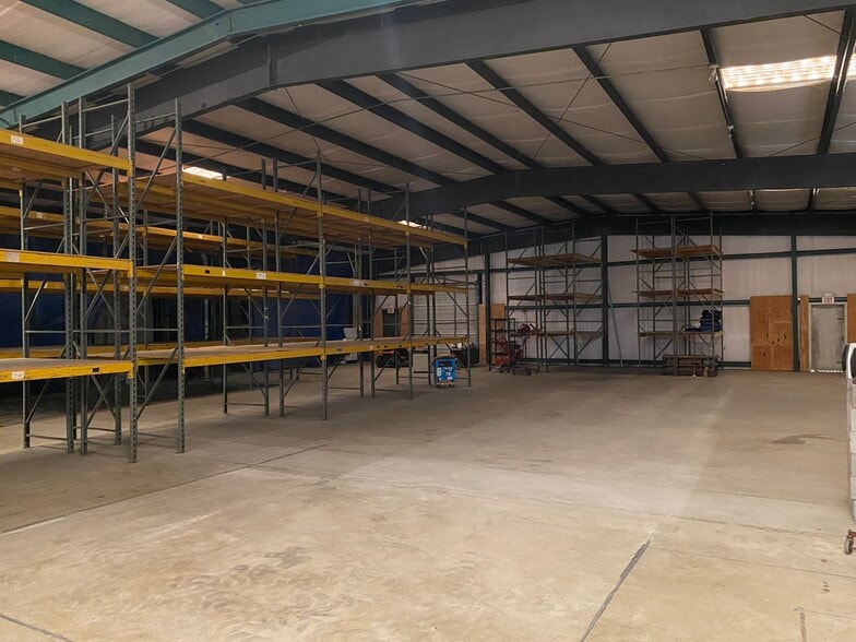 More Photos Of 4189 Chesterville Rd, Tupelo Warehouse For Lease