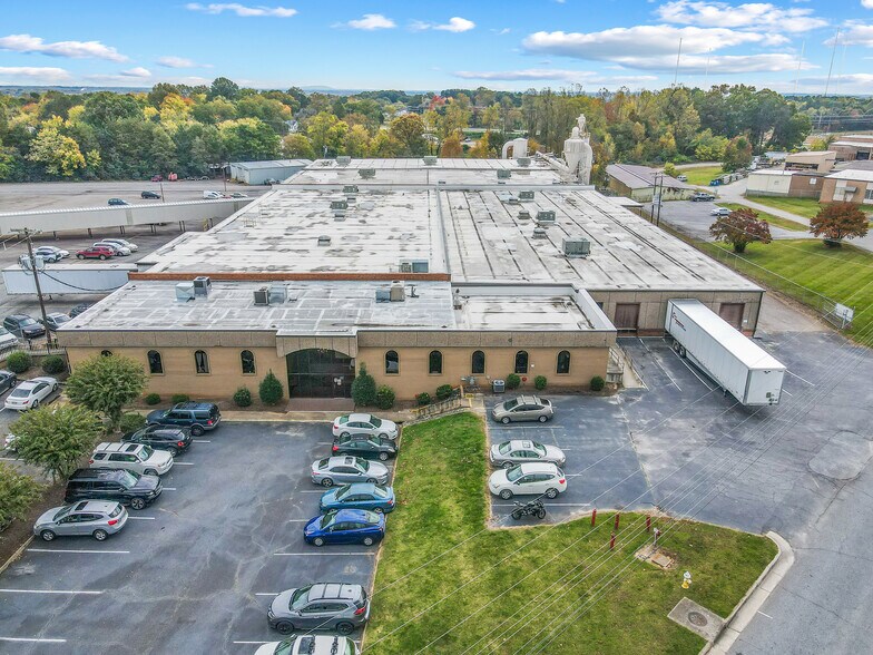 More Photos Of 207 20th St SE, Hickory Warehouse For Sale