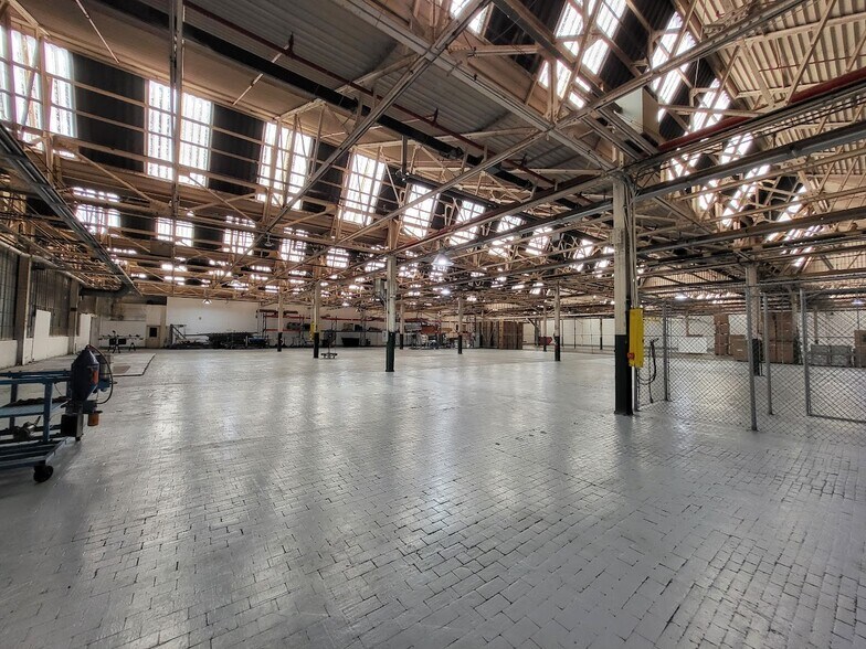 More Photos Of 60 Baldwin Ave, Pontiac Warehouse For Lease