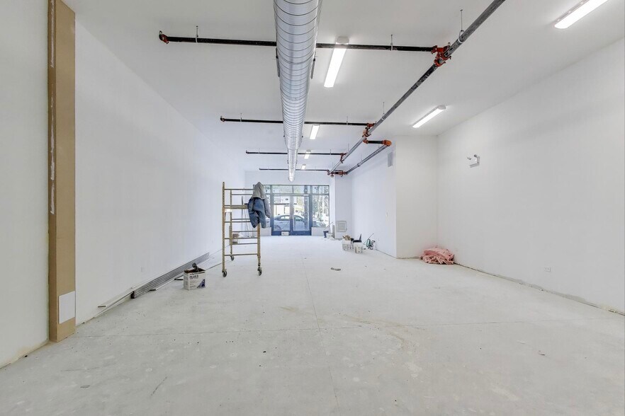 More Photos Of 1619 W Lawrence Ave, Chicago General Retail For Lease